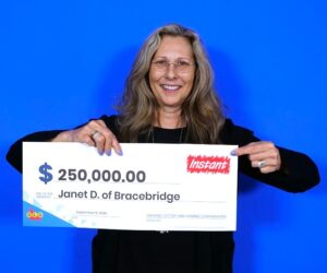 Crossword Deluxe_IG#3353_$250,000.00_Janet Dawson of Bracebridge