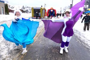 Snowferries Lucy Loop and Emi The Ferry flit and fly. Snowferries Lucy Loop and Emi The Ferry flit and fly.